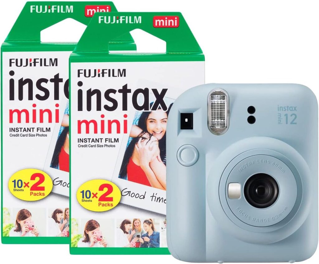 Test de l'appareil photo instantané Fujifilm Instax Mini 12 avec pellicules bleues
