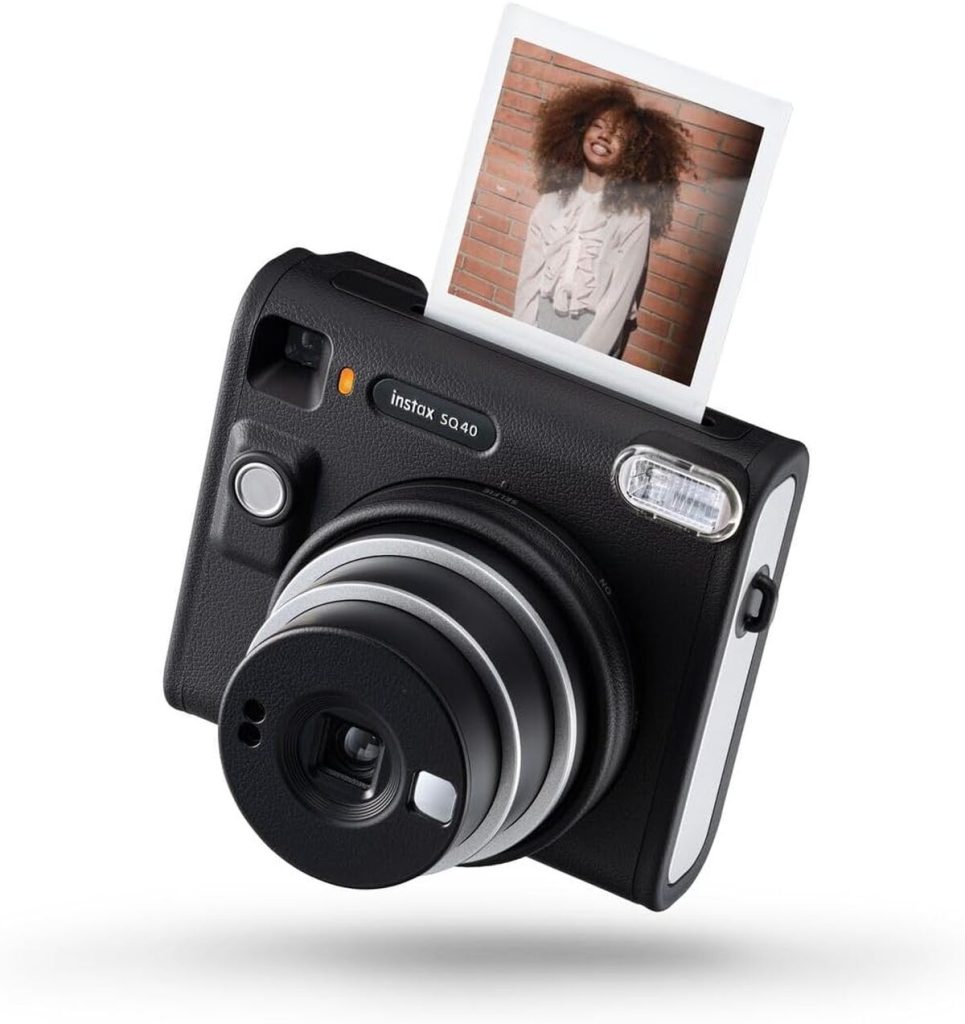 Test de l'instax SQ40 : appareil photo instantané, finition noire texturée