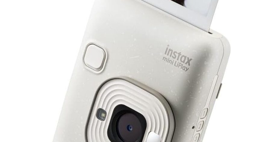 Test de l'instax mini LiPlay Misty White : le compagnon photo instantané parfait