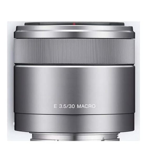 Découvrez l'évaluation complète de l'objectif macro Sony SEL-30M35 30 mm f3.5 argent : performances, qualité d'image et fonctionnalité pour les passionnés de photographie macro.