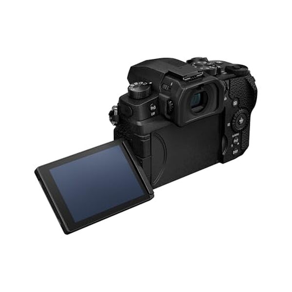 Découvrez le Panasonic Lumix G97, un appareil photo hybride tropicalisé offrant une vidéo 4K illimitée. Parfait pour les amateurs de photographie et de vidéo.