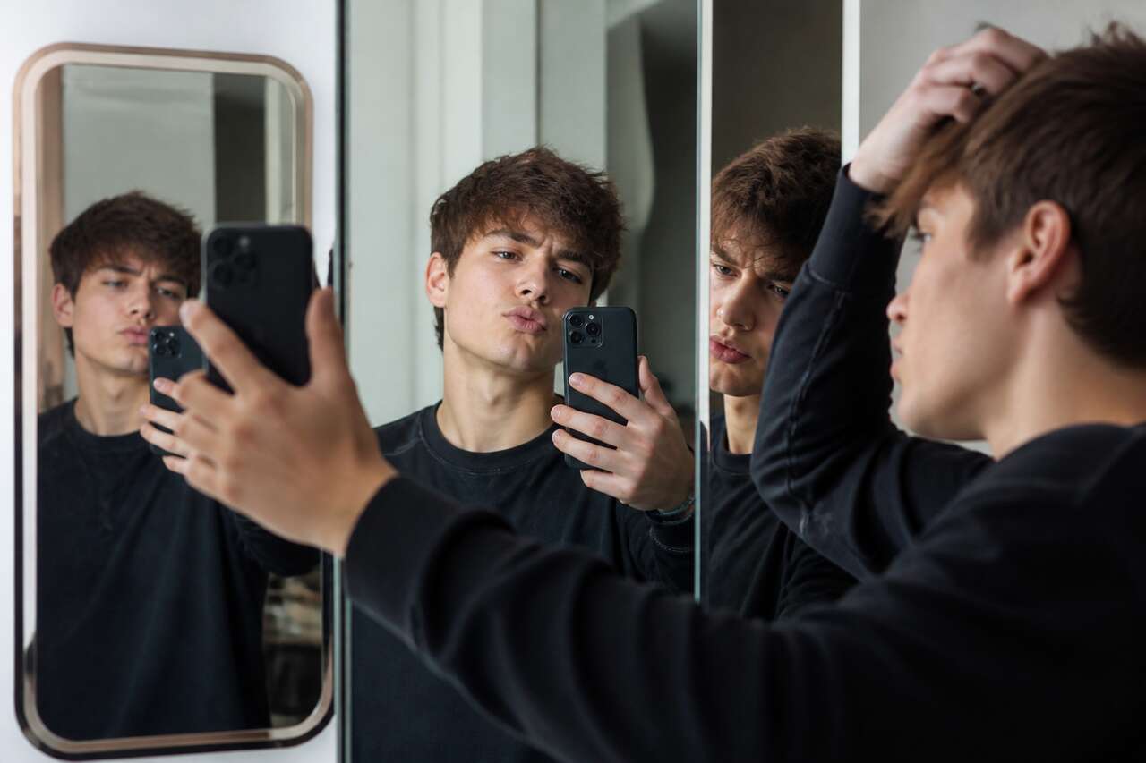 Quand la photo devient compulsive: selfie à répétition et obsession de capturer Quand la photo devient compulsive: selfie à répétition et obsession de capturer